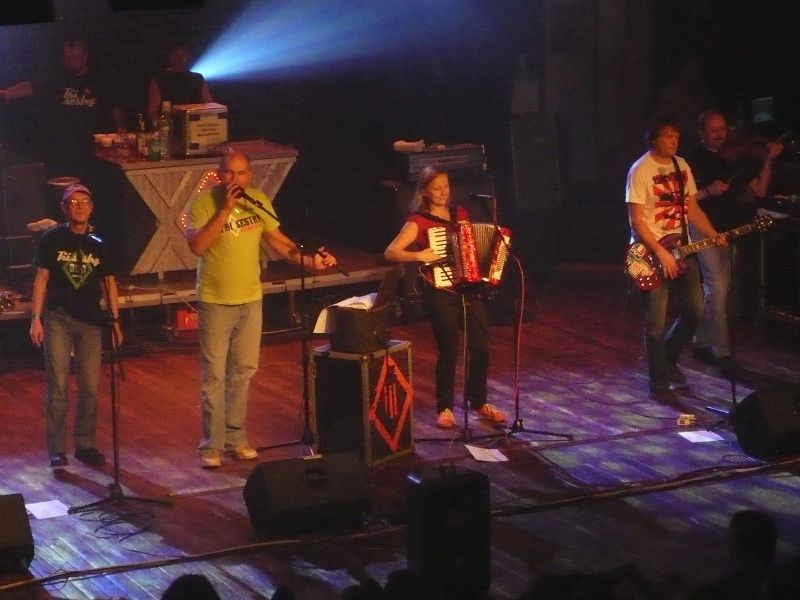 /uws_images/firmy/083199/clanky/w3s-tour-2012-potesi-hudebni-fanousky-v-havlickove-brode/000001_h.JPG