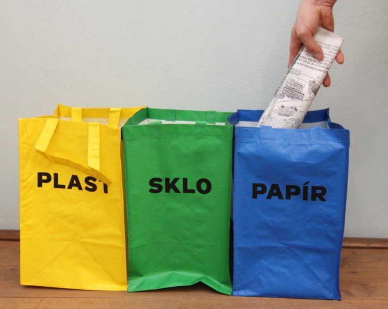 obrázek: Za vyplněnou anketu v Jihlavě tašky na třídění opadu
