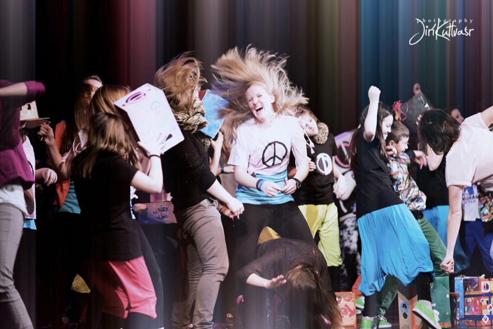 Žáci od Trojice tleskali taneční skupině Tendenc