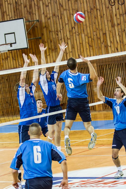 Žďárští volejbalisté dovezli z královédvorské palubovky dva body