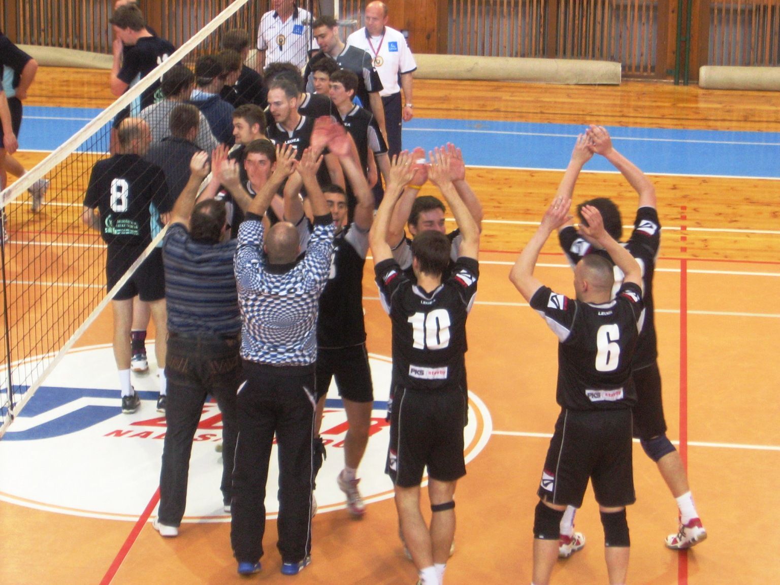obrázek: Žďárští volejbalisté přehráli ve 2. lize Dvůr Králové bez ztráty setu
