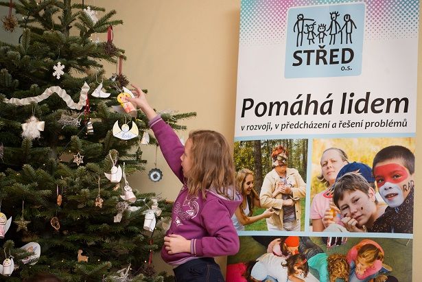 obrázek: Zdobení vánočních stromků v  Třebíči