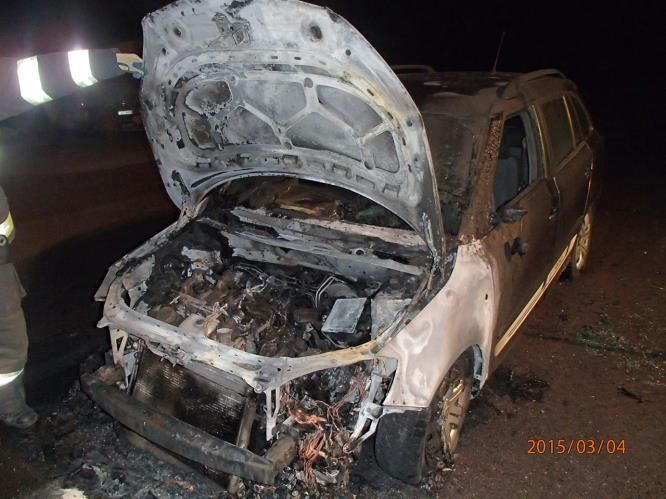 obrázek: Žhář v Lažínkách zapálil na parkovišti dvě auta