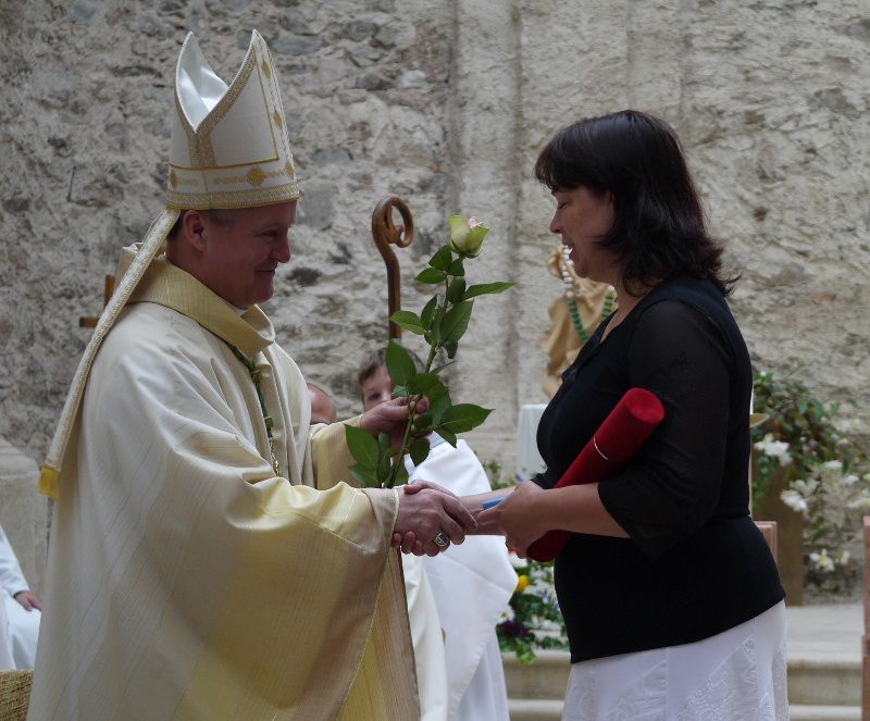 obrázek: Zlatý a stříbrný charitní kříž pro pracovnice Oblastní charity Havlíčkův Brod