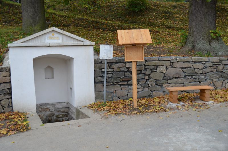 Znám křišťálovou studánku…