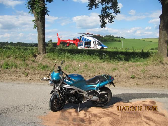 Zraněného motocyklistu převážel do nemocnice vrtulník