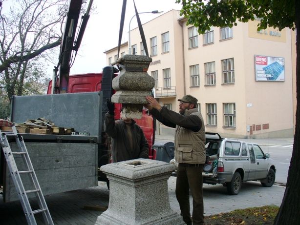 obrázek: Zrestaurovaný kříž na Litoltově ulici v Třebíči