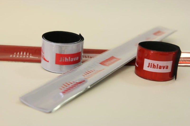 obrázek: Zviditelněte se. Jihlava nabízí reflexní pásky