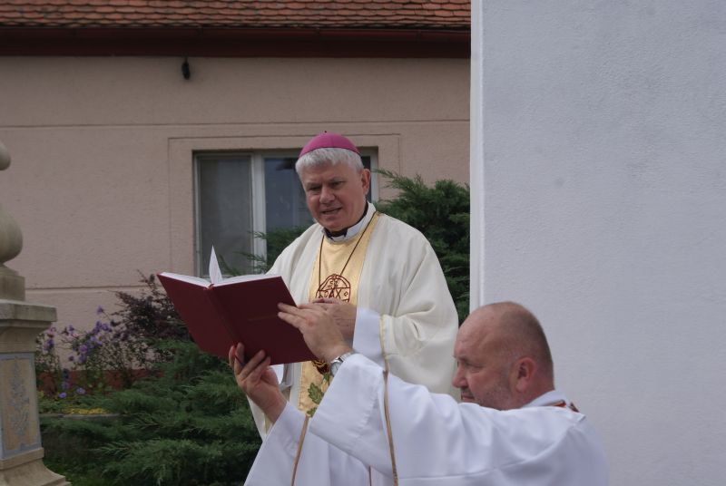 obrázek: Zvoničku v Černíči požehnal biskup Václav Malý