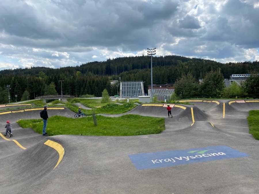 Pumptracky dobývají Vysočinu: Nová adrenalinová zábava i pro malé obce