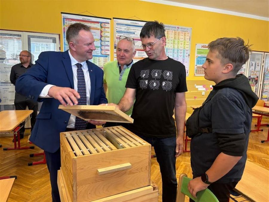 Zlatá včela v Senožatech: oblastní kolo přiláká desítky mladých včelařů