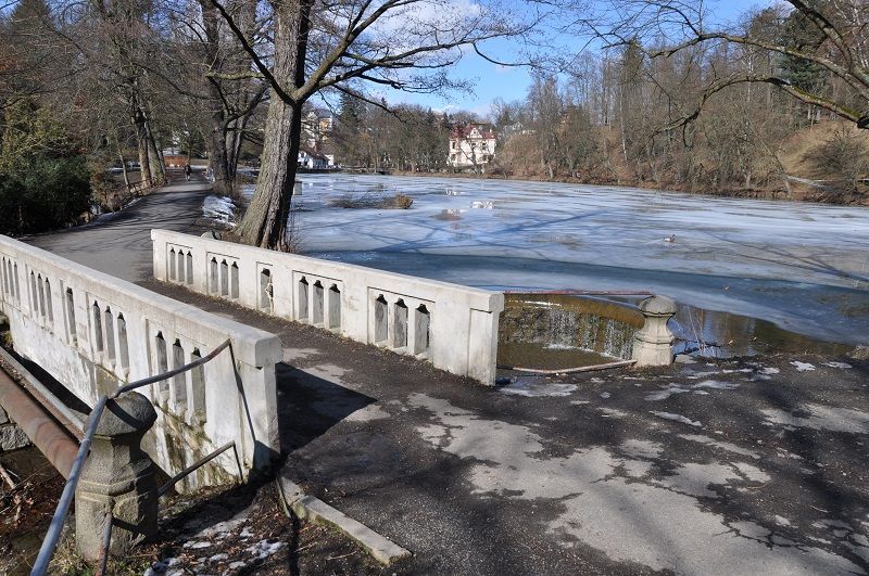 obrázek: V Brodě omezí přístup na hráz rybníku Hastrman