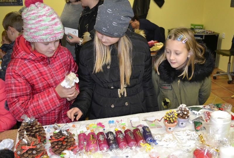 obrázek: Čertíci a andělíčci ze Šatníku rozzářili očka desítkám dětí