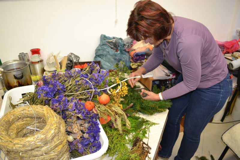 Středisko charitní pomoci v Humpolci nezahálí, vždyť Dušičky jsou za dveřmi