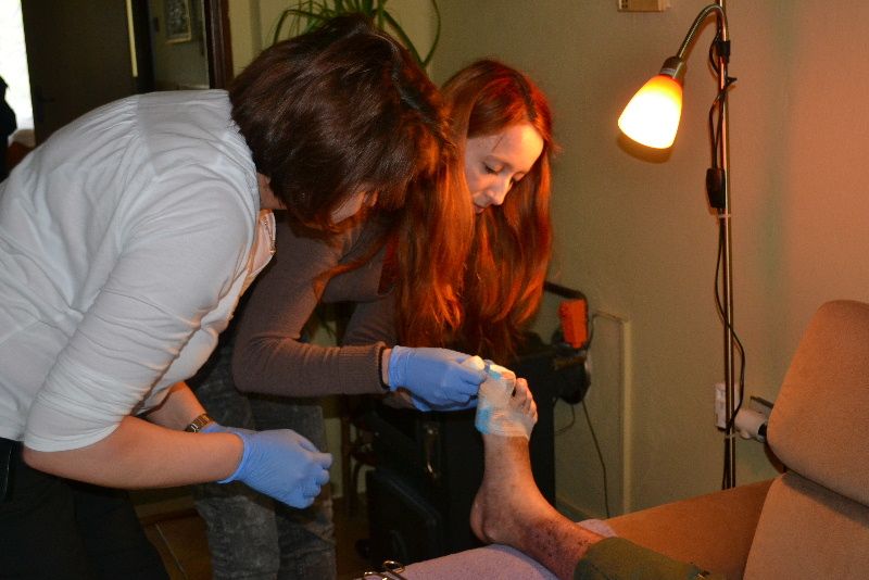 Studentka na praxi: Líbí se mi, jaký vztah má sestřička domácí péče se svými pacienty