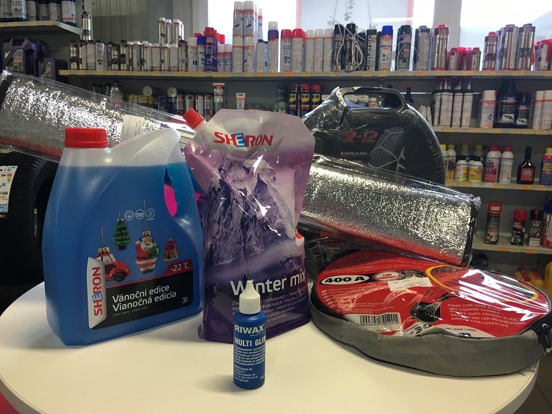 obrázek: Příprava auta na zimu.  Neztratí se deka, řetězy i něco k zakousnutí