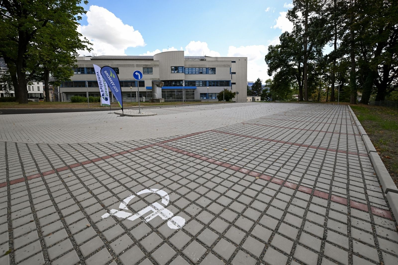 Nová parkovací místa v pelhřimovské nemocnici za 6,5 milionu