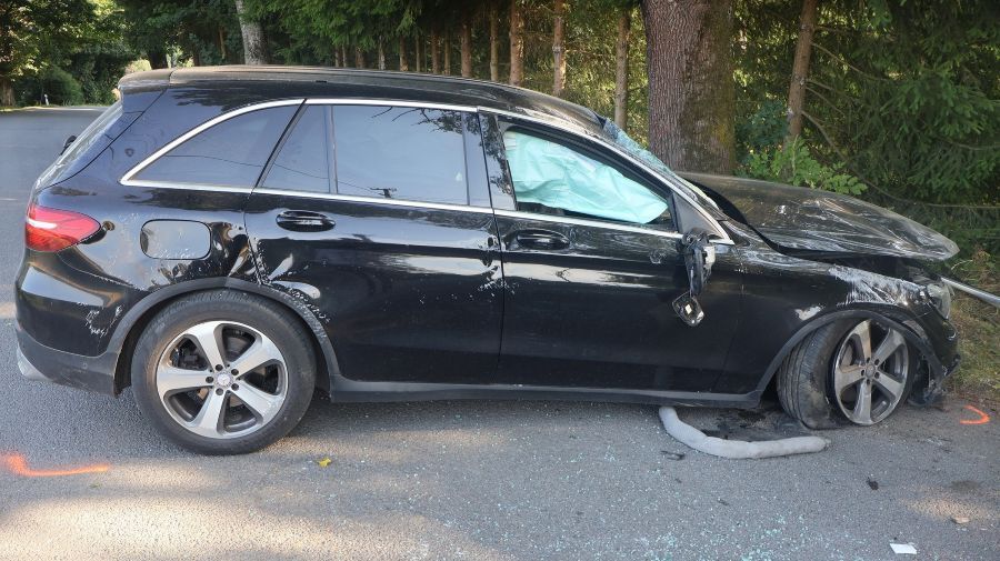 Řidička na Žďársku havarovala s mercedesem, po převrácení vozu nadýchala 1,70 promile