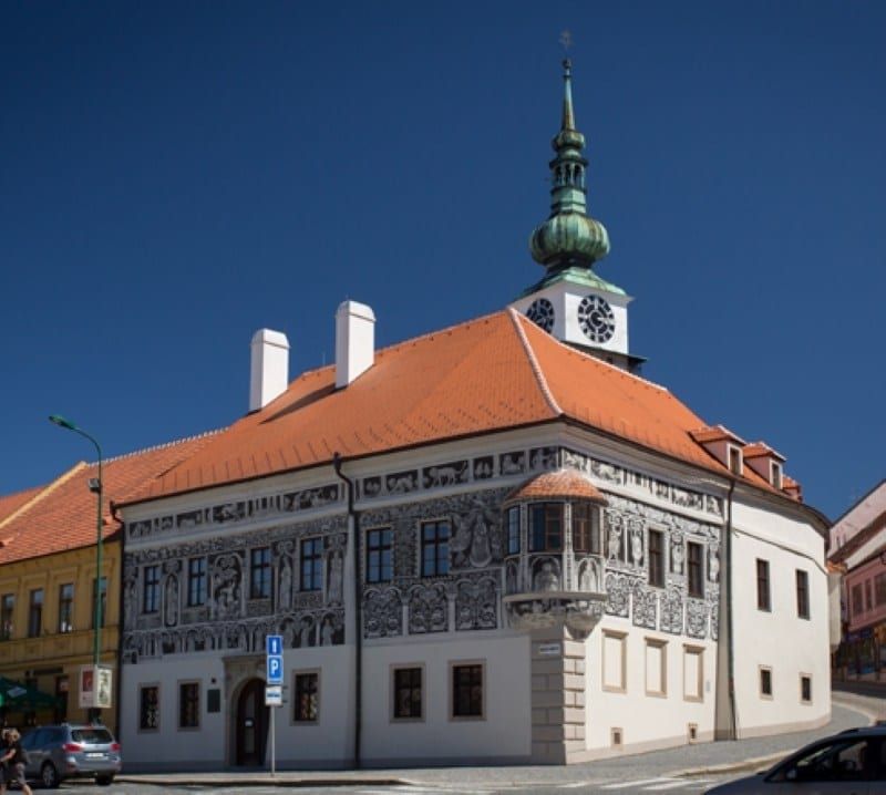 Třebíč znovu hledá restaurátora pro obnovu sgrafit Malovaného domu