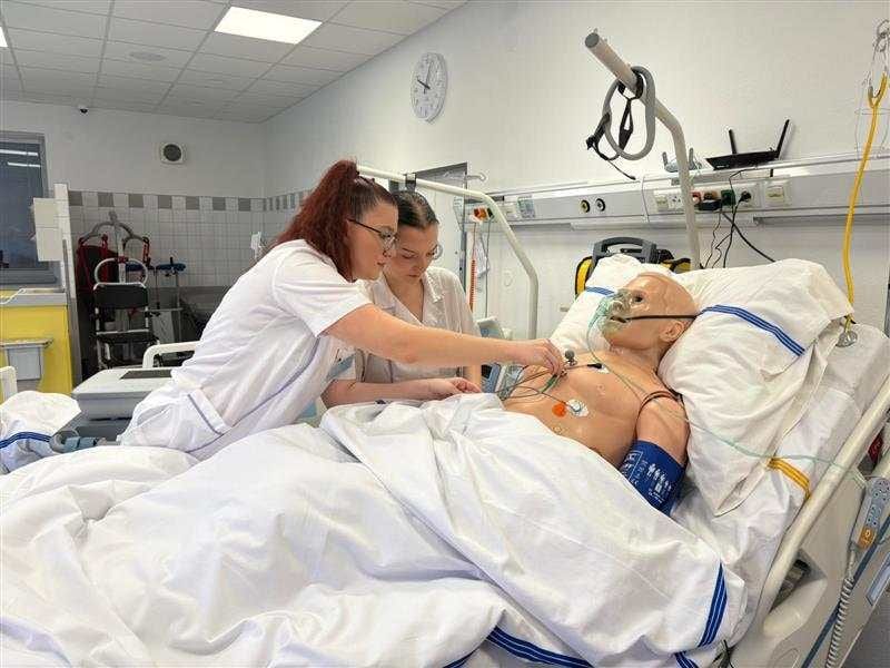 Žďárští studenti ovládli krajské kolo Ošetřovatelské soutěže v Třebíči