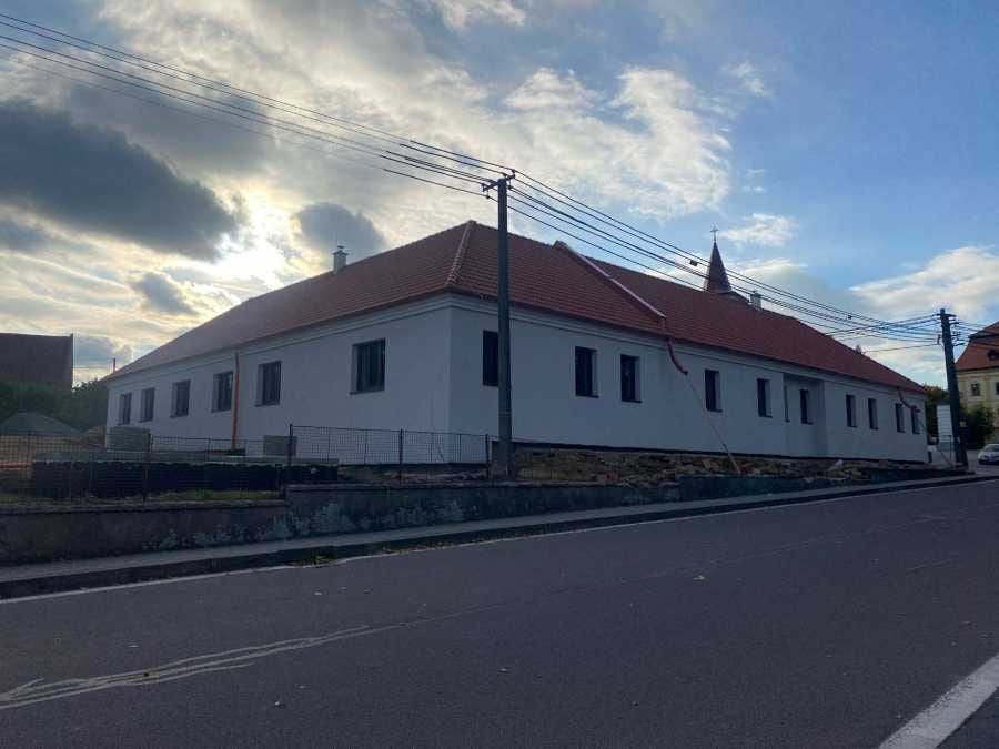 Myslibořice otevřely Farní dům sv. Anežky, domov zde najde 17 lidí