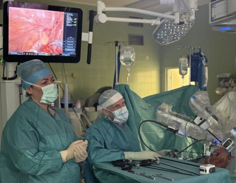 Robotické operace v Jihlavě: přes 660 zákroků od spuštění centra, méně komplikací a rychlejší návrat