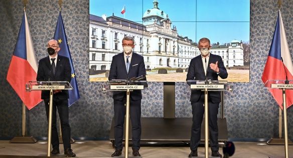 obrázek: Vláda povolává na pomoc s epidemií covid-19 ambulantní lékaře, uložila jim pracovní povinnost