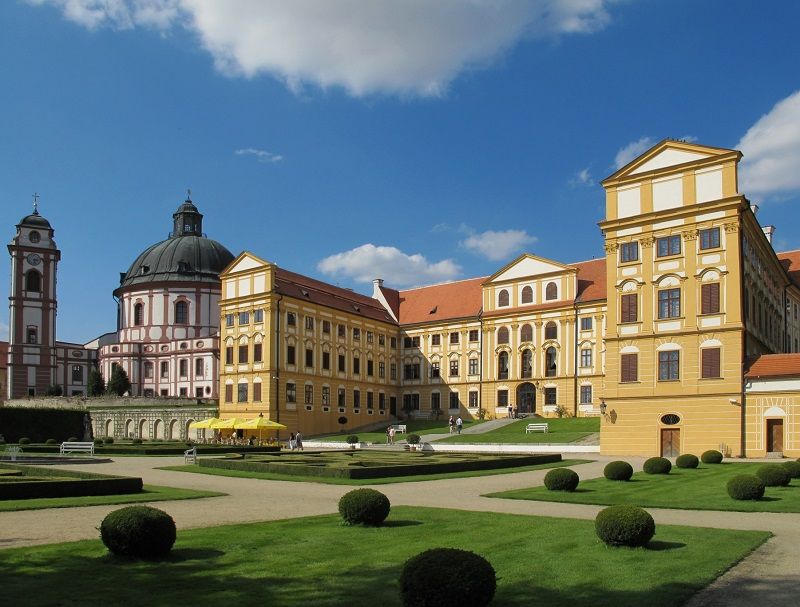 Gondoly, divadlo i ohňostroj: edukační program v zahradě jaroměřického zámku 