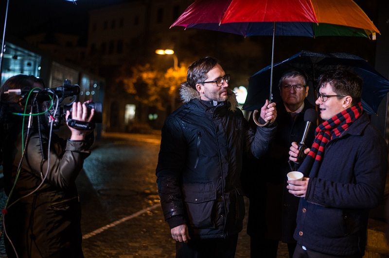 Začal dvacátý ročník MFDF Ji.hlava, městem prošel osvětlený průvod a Cenu Respektu převzala Markéta Dobiášová. 