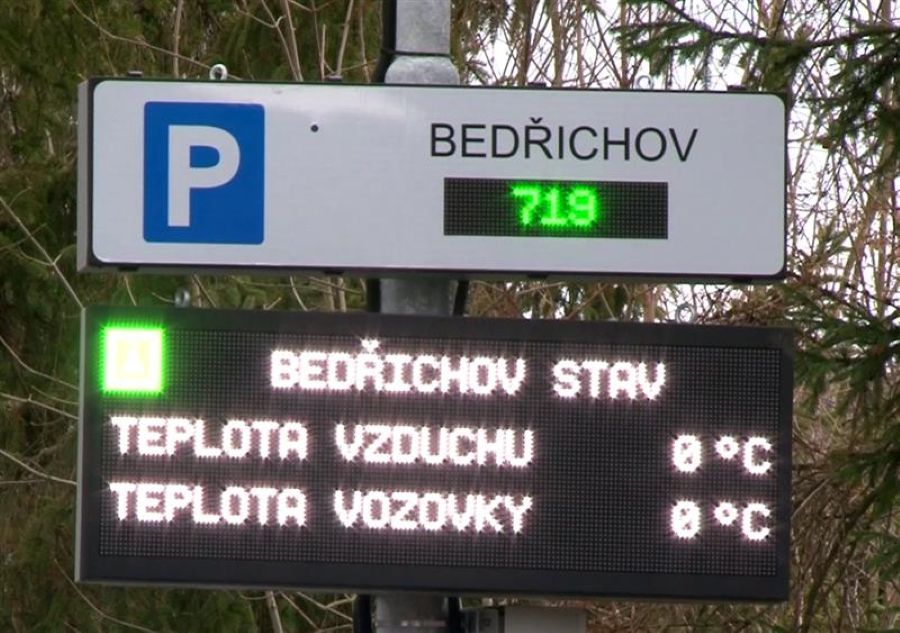 Kraj Vysočina chystá v Jihlavě inteligentní parkovací navigaci. LED tabule ukáže, kde je volno