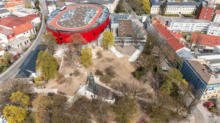 Smetanovy sady v Jihlavě zůstávají uzavřené. Obnova potrvá do června 2026