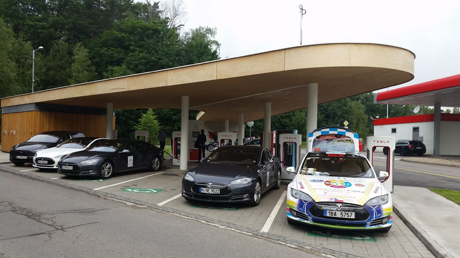 Rychlonabíjecí stanice ve Vystrkově slaví první narozeniny