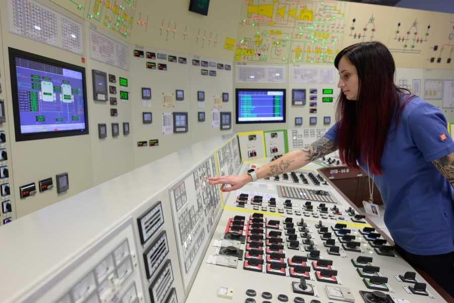 Dukovany mají na každém bloku ženskou operátorku