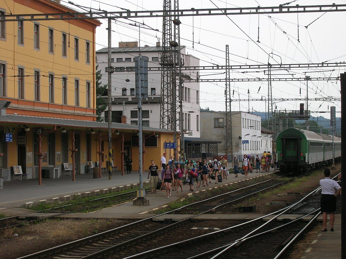 Vlaky se vracejí do Jihlavy–město, zatím na provizorní nádraží