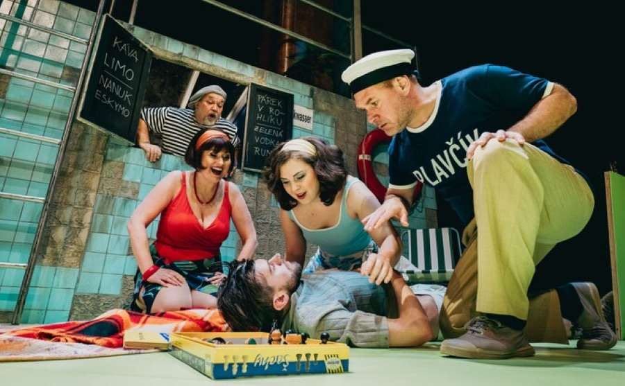 Vyprodaná premiéra Jak utopit dr. Mráčka v Horáckém divadle