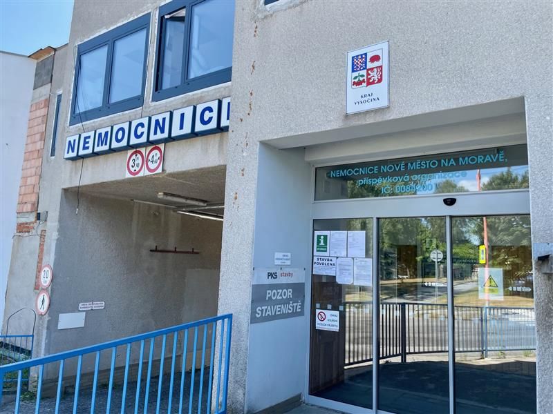 Opravy uzavřou hlavní vstup do novoměstské nemocnice