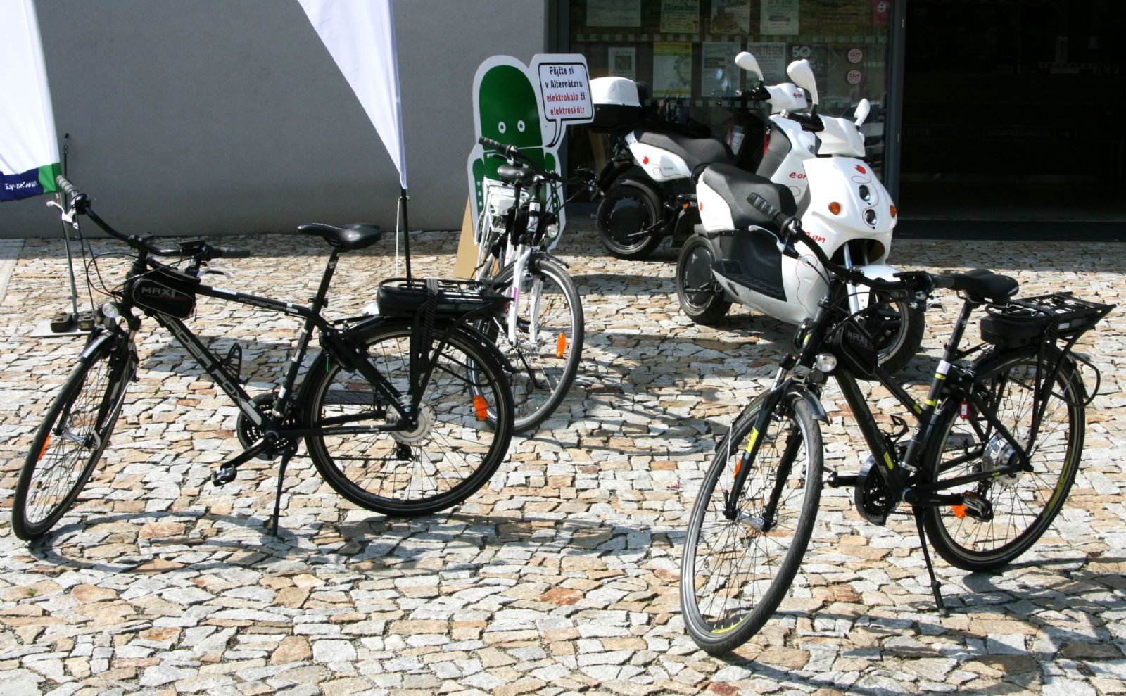 V Alternátoru lze zapůjčit elektrokola a elektroskútry