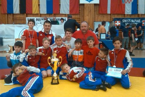 Foto: Brodští zápasníci vezou dvacet medailí z Lidic