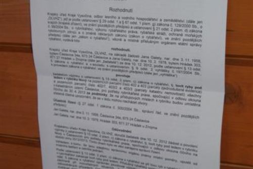Obrázek - Čáslavický rybník láká rybáře na lov „na dírkách“