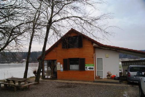 Obrázek - Čáslavický rybník láká rybáře na lov „na dírkách“
