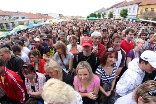 Obrázek - Milovníky piva neodradil v Třebíči ani déšť