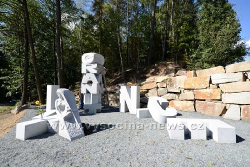 Obrázek - Monument Nomen Omen mezi Lipnicí a Dolním Městem