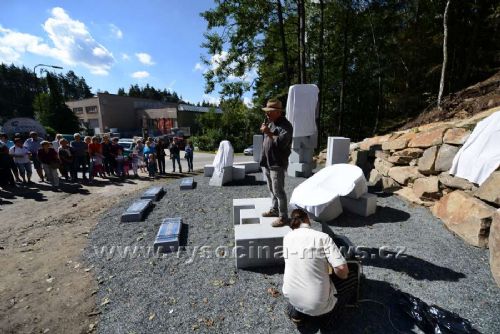 Obrázek - Monument Nomen Omen mezi Lipnicí a Dolním Městem