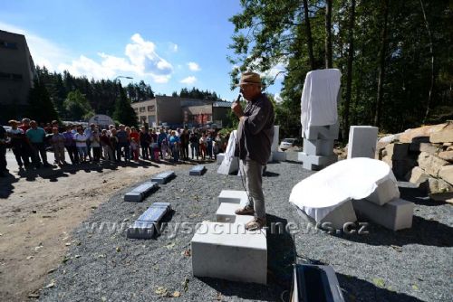 Obrázek - Monument Nomen Omen mezi Lipnicí a Dolním Městem