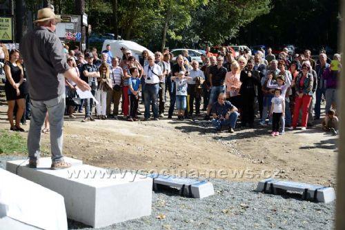 Obrázek - Monument Nomen Omen mezi Lipnicí a Dolním Městem