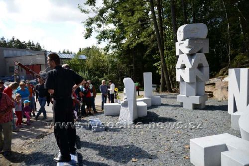 Obrázek - Monument Nomen Omen mezi Lipnicí a Dolním Městem