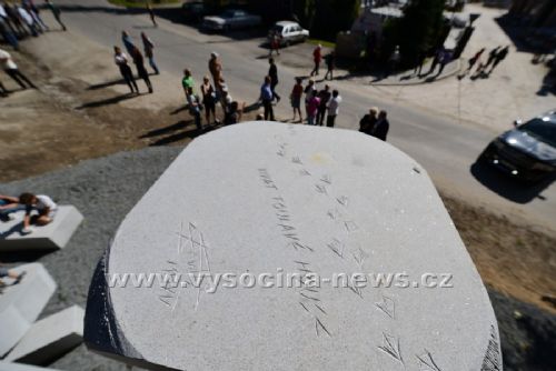 Obrázek - Monument Nomen Omen mezi Lipnicí a Dolním Městem