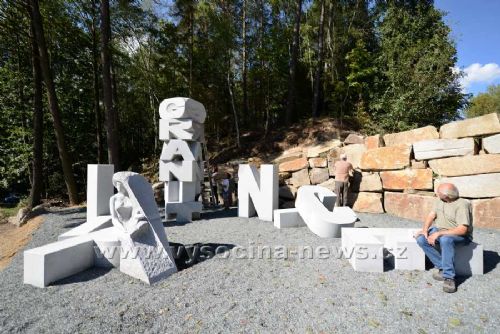 Obrázek - Monument Nomen Omen mezi Lipnicí a Dolním Městem