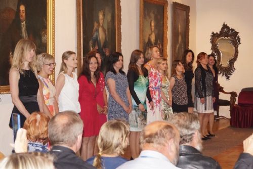 Obrázek - Noví absolventi oboru sociální péče převzali na Roštejně diplomy