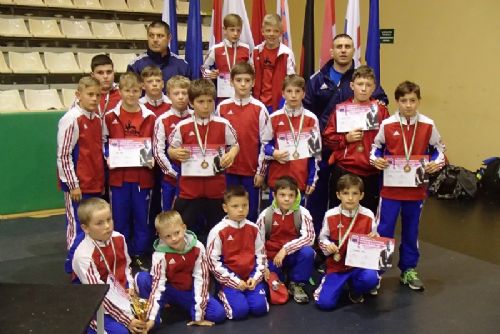 Foto: Osm medailí z maďarského Gyoru pro brodské zápasníky